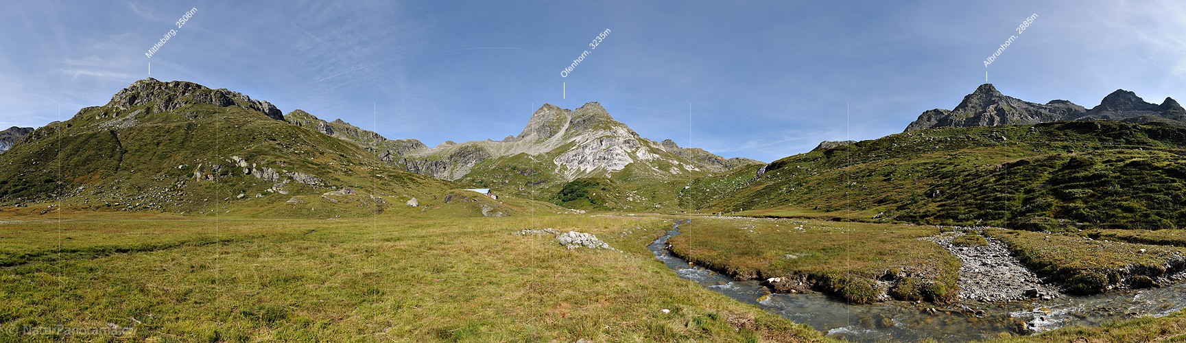P015023: Panoramafoto Hochebene in lieblicher Berglandschaft