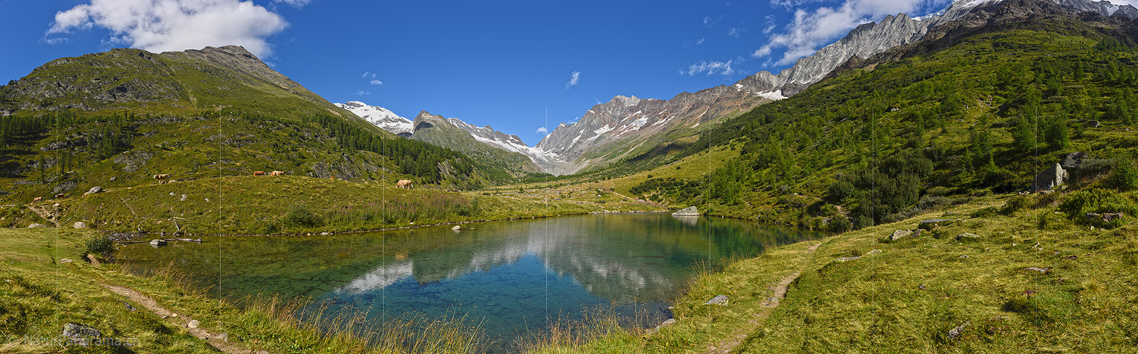 P018458: Hochauflösendes Panoramafoto vom Grundsee (Bergsee)