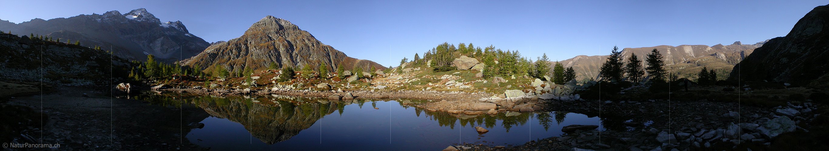 P000066: Panorama Morgenstimmung mit Spiegelung am Bergsee