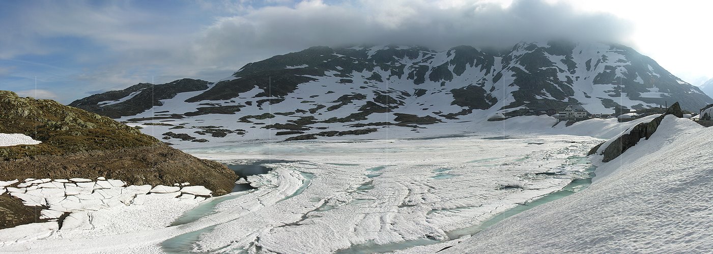 P000195: Panoramafoto Eisbedeckter Totesee auf dem Grimselpass