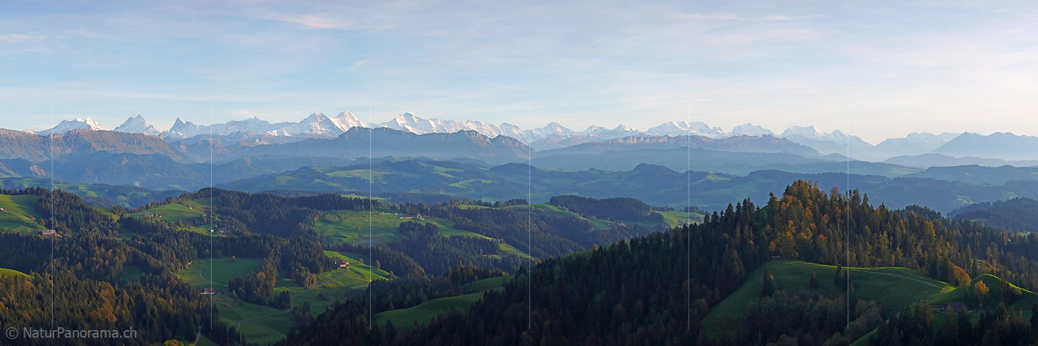 P001480a: Panoramafoto Berner Alpen und Emmentaler Hügellandschaft von der Lüderenalp