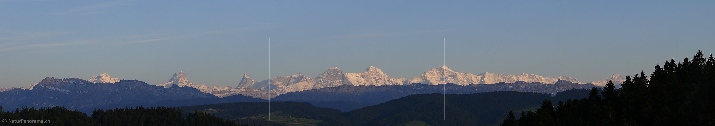 P002188: Panoramabild Abendstimmung mit Alpenkette