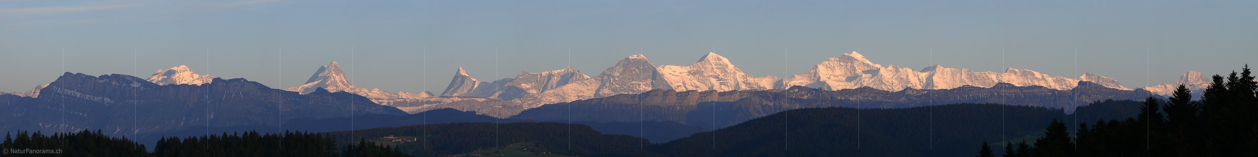 P002190: Panoramabild Alpenkette im Abendlicht
