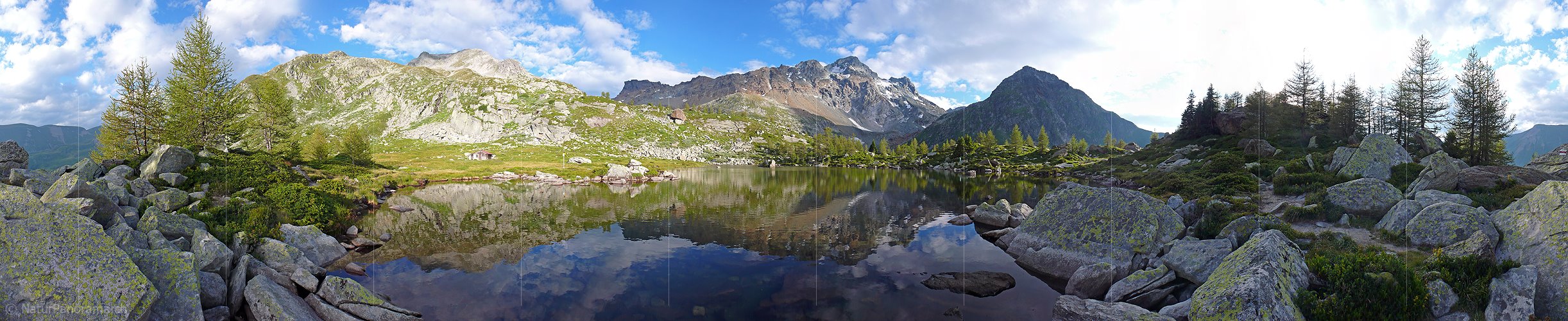 P002377: Panoramabild Urlandschaft mit Bergsee