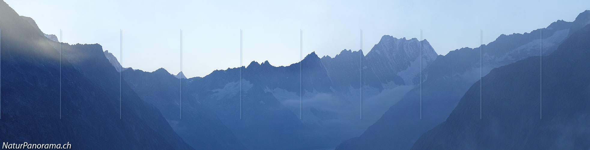 P002494: Panorama Abendstimmung mit Bergkette