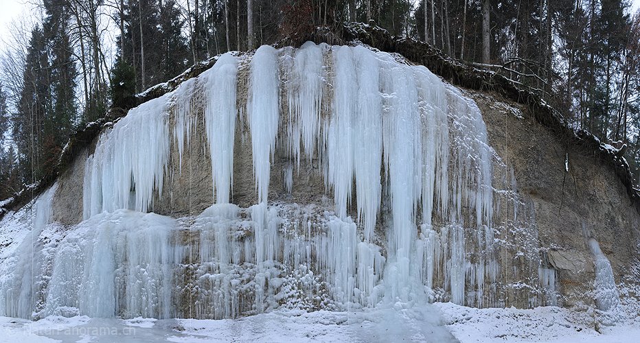 P003084: Panorama Grosse Eiszapfen an Felswand