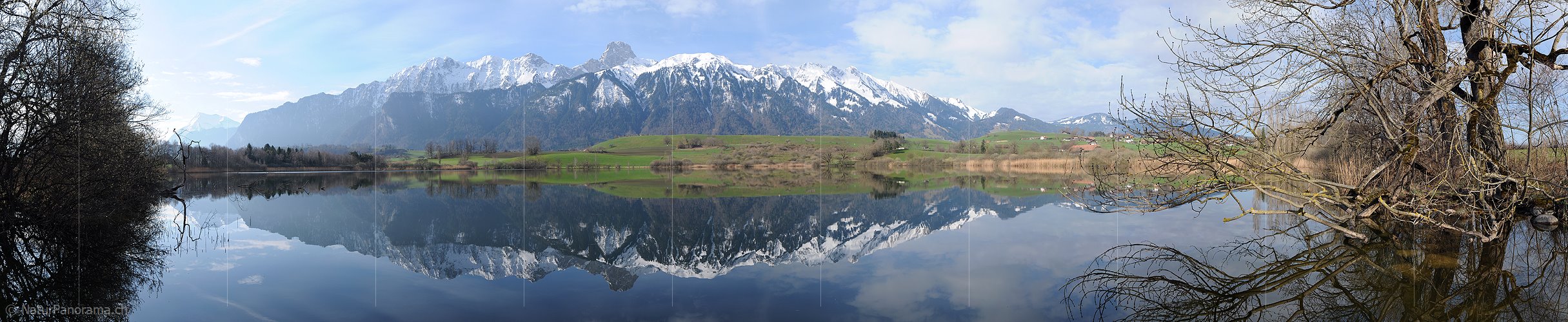 P003326: Panoramabild Spiegelung mit Morgenstimmung