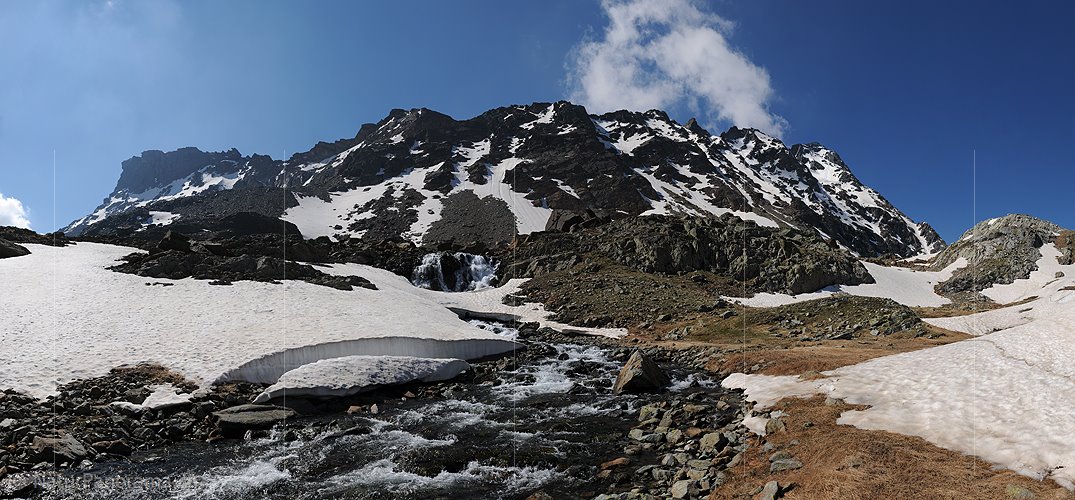 P003682: Panoramabild Wasserfall und Bergbach in Berglandschaft