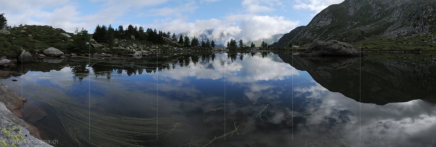 P003982: Panorama Spiegelung Wolkenhimmel in Bergsee