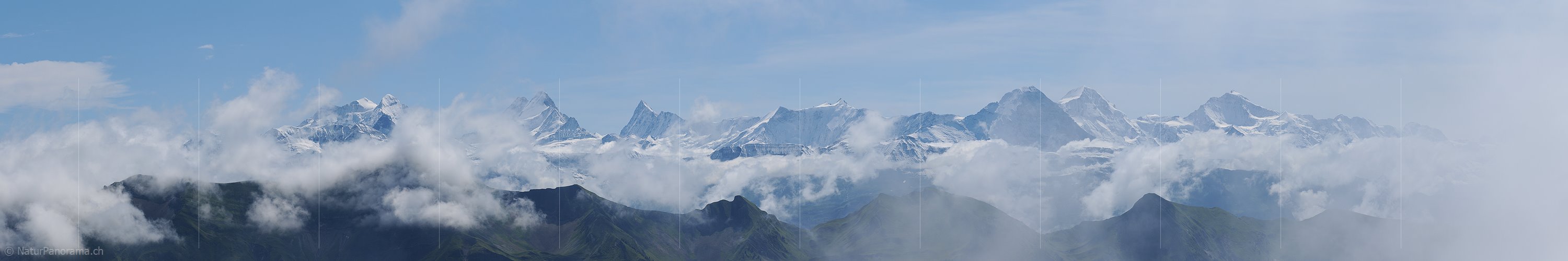 P003996: Panoramabild Wolkenspiel vor Alpenkette