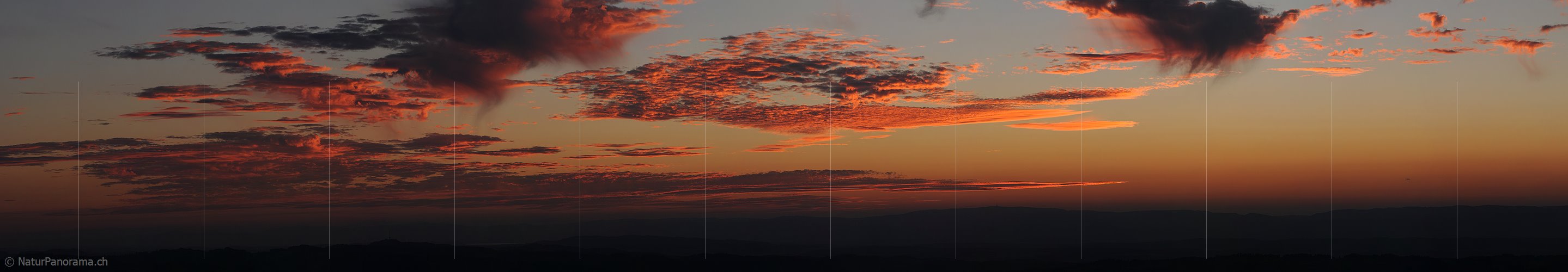 P004010: Panorama Glühende Wolken