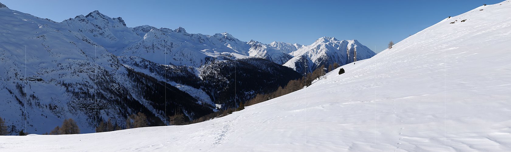 P004617: Hochauflösendes Panoramabild Bergtal im Winter