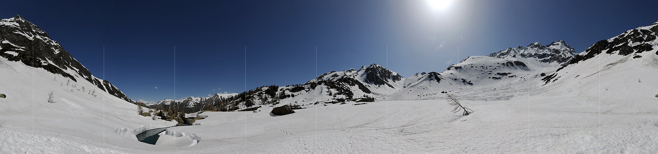 P005070: Panoramabild Schneebedeckte Hochebene im Frühling