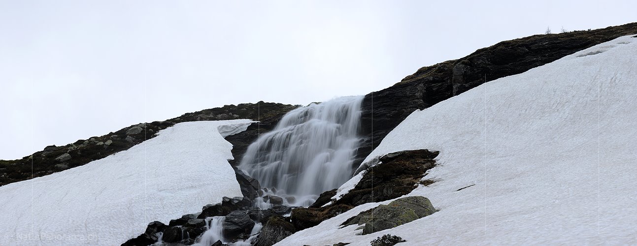 P005202: Panorama Wasserfall im Nebel