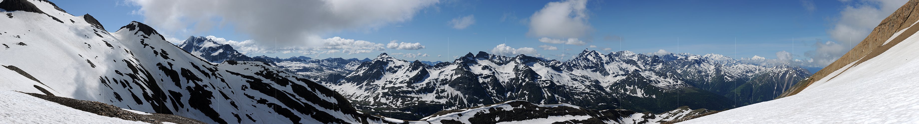P005240: Panoramabild Berglandschaft mit freundlichem Wolkenhimmel