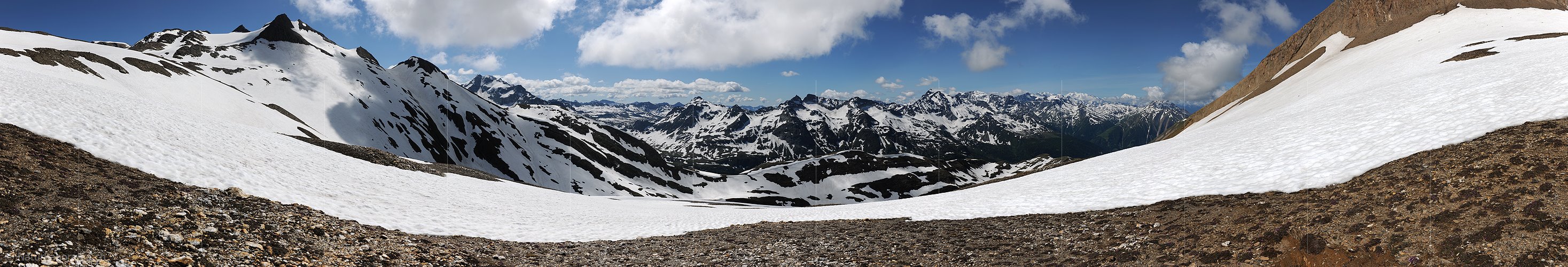 P005242: Panorama Berglandschaft mit freundlichem Wolkenhimmel