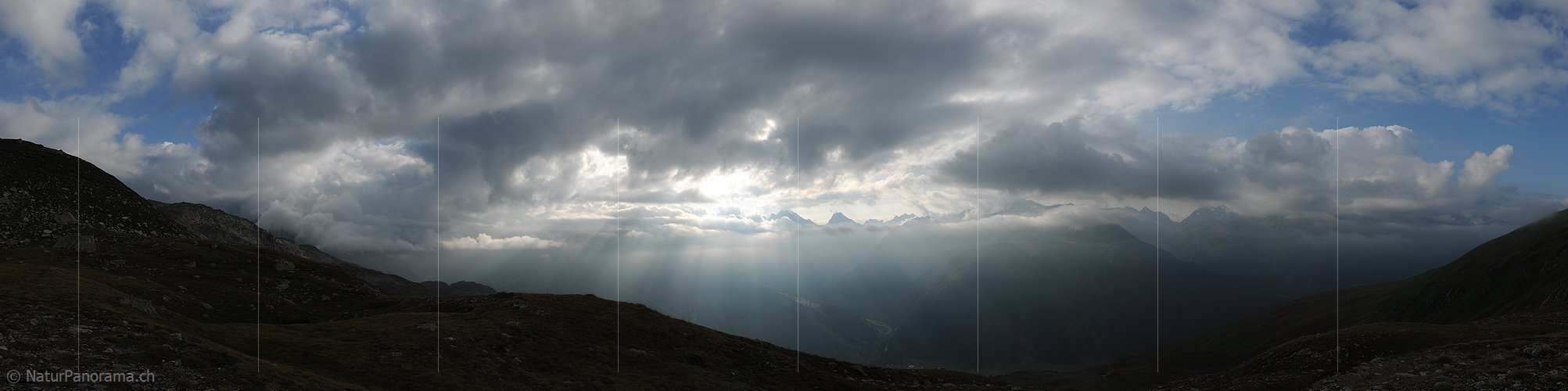 P005471: Panoramabild Morgenstimmung mit Wolken und Lichtstrahlen