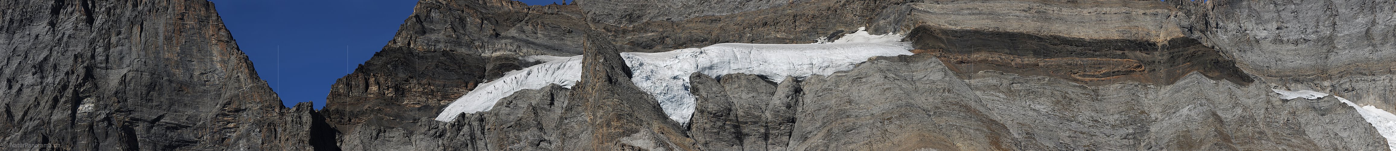 P005619: Panoramabild Gesteinsschichten und Gletscher
