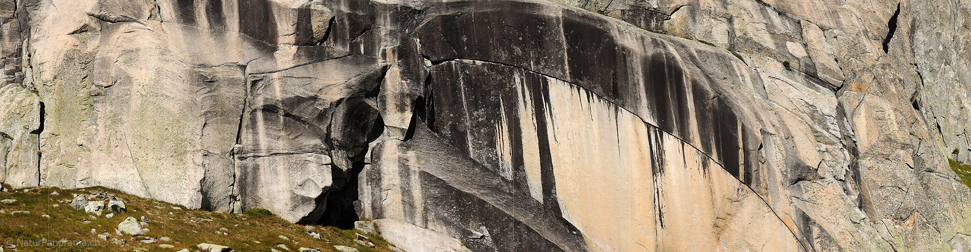 P005652: Panorama Feiner Riss in Felswand