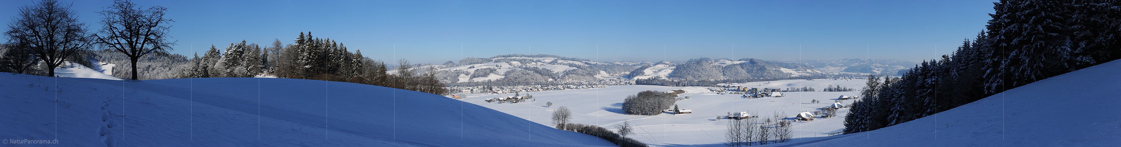 P007004: Panoramabild Frisch verschneite Landschaft im Emmental
