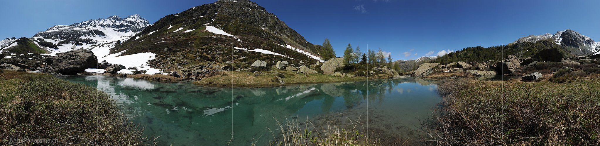 P007636: Panoramabild Wasserbecken in Berglandschaft