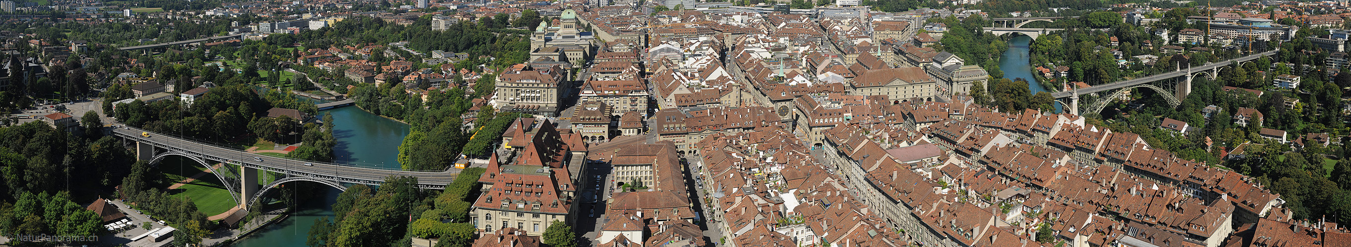 P008111a: Panoramabild Blick auf die Berner Altstadt aus der Vogelperspektive