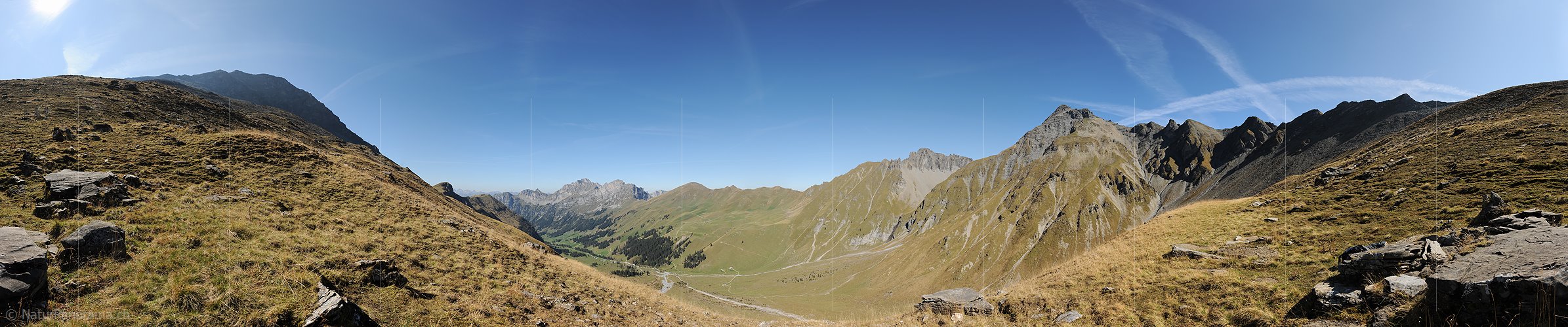 P008654: Panoramabild eines Bergtals (Färmeltal, Simmental)