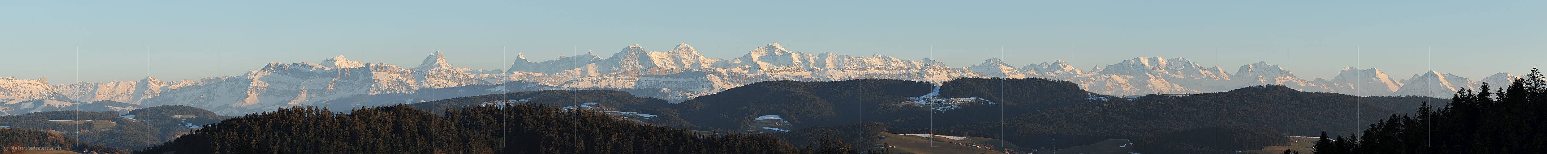 P009151a: Panorama Berner Alpen im Abendlicht