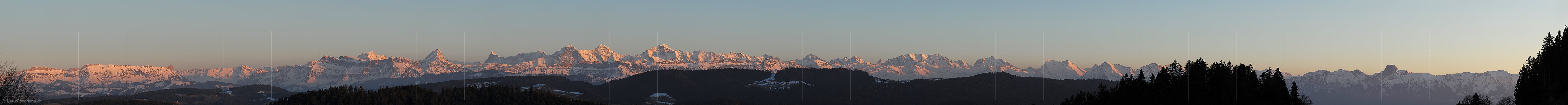 P009153c: Langes Panoramafoto Berner Alpen vom Emmental (Winter)