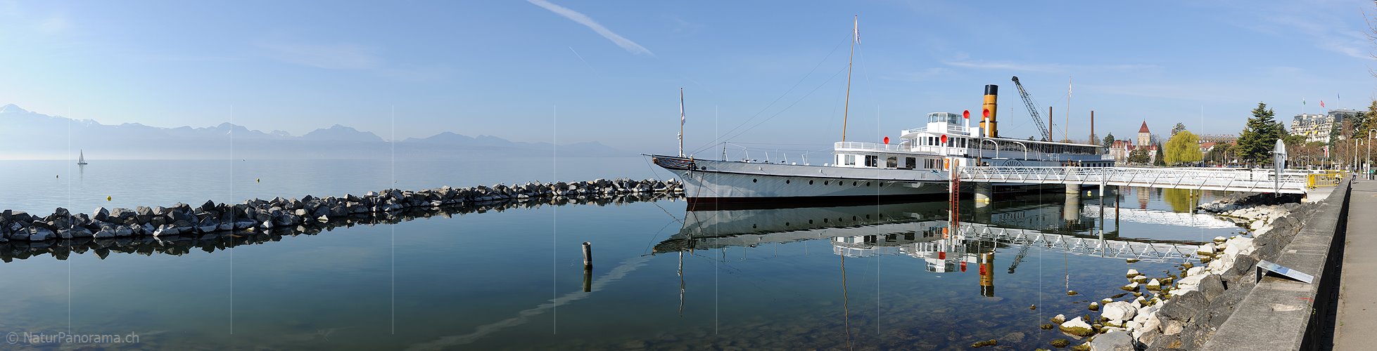 P009290: Panoramabild Spiegelung eines Raddampfers
