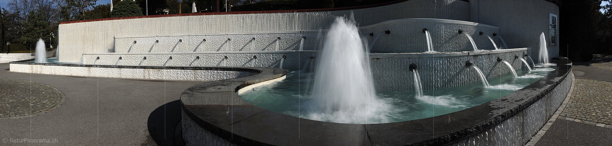 P009294: Panoramabild Brunnen vor dem Olympischen Museum (Langzeitbelichtung)