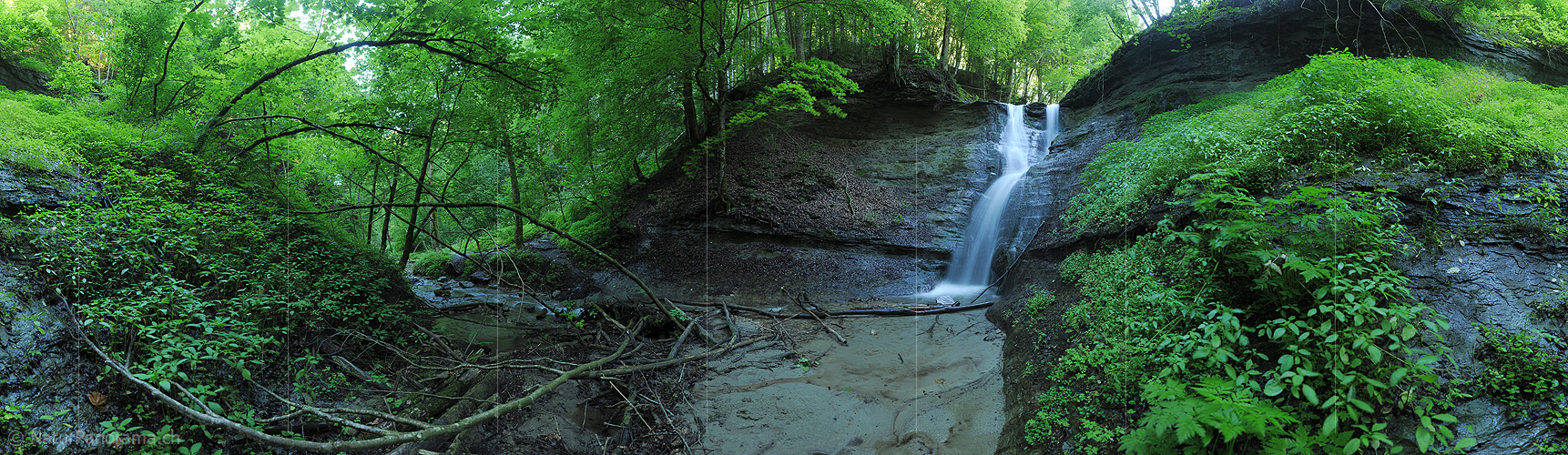P010081: Panoramabild Wasserfall (Langzeitbelichtung)