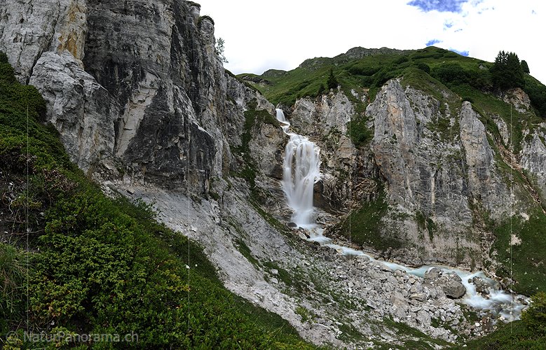 P010117: Hochauflösendes Bild Wasserfall über Dolomitstufe
