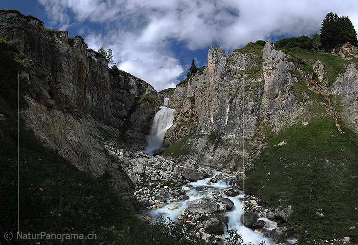 P010118: Hochauflösendes Panoramafoto Wasserfall über Dolomitstufe