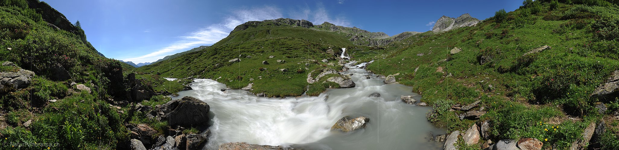 P010137: Panoramabild Bergbach in Naturlandschaft (Langzeitbelichtung)