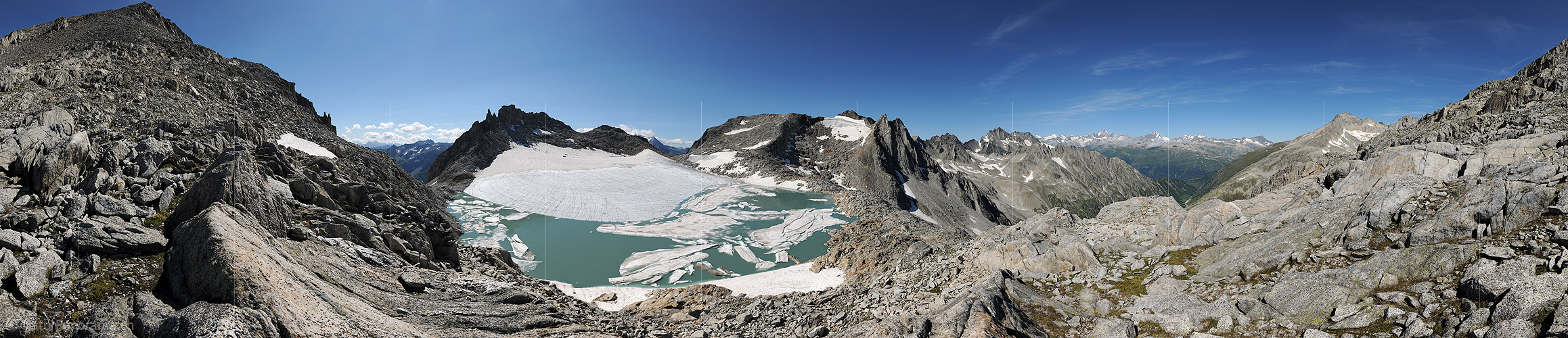 P010329: Panoramabild Chüebodengletscher mit Gletschersee (Stand 8.2012)