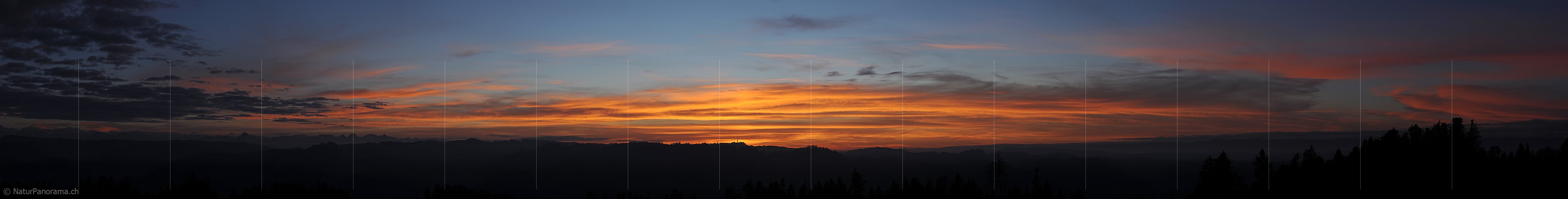 P011091: Panoramabild Intensives Abendrot mit glühenden Wolken