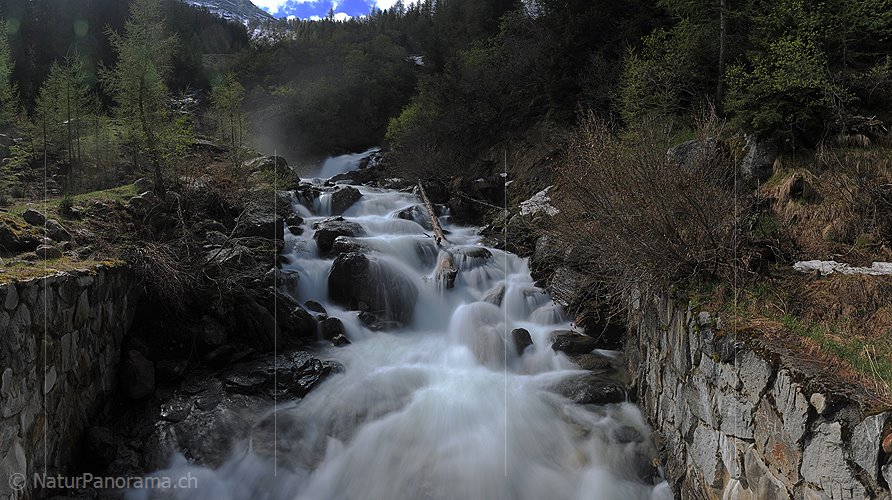 P014611: Panoramafoto Wilder Bergbach mit Wasserfall (Langzeitbelichtung)