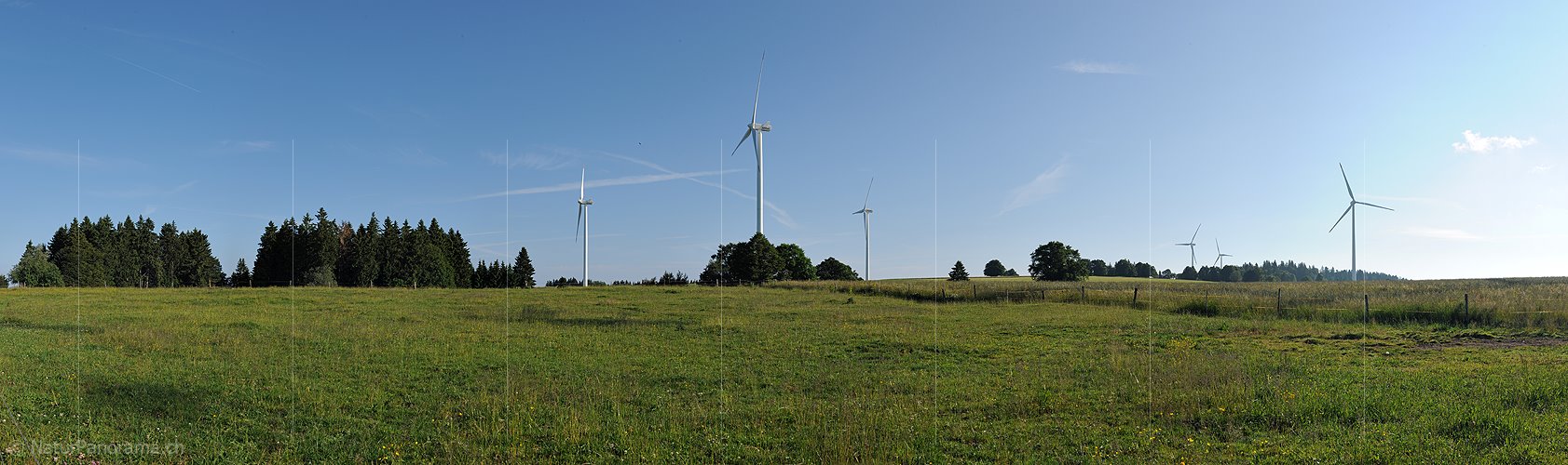 P014757: Panoramafoto Windturbinen auf Juraweide
