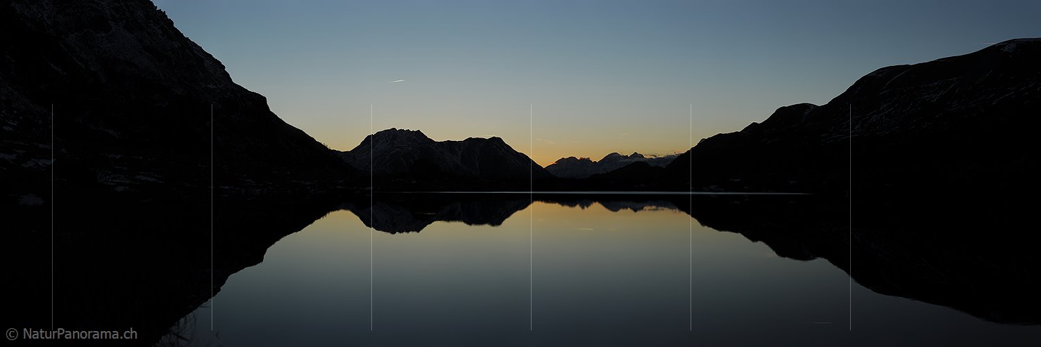 P015288: Panoramafoto Abendstimmung mit Spiegelung einer Bergkette