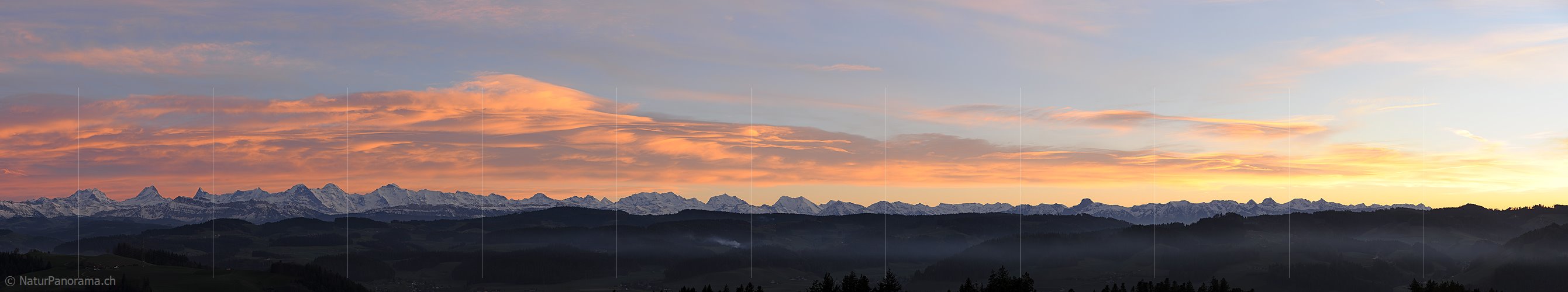 P015607a: Panoramic photo Evening with colored clouds over the Bernese Alps