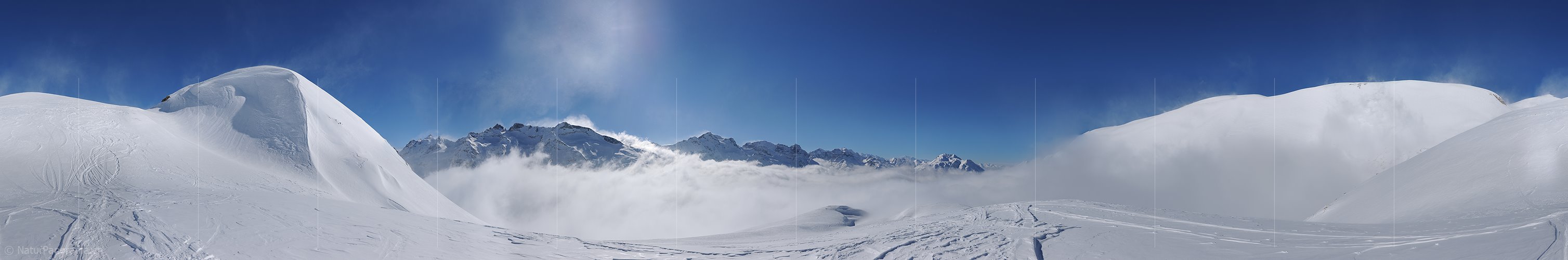 P015716: 360° Panoramafoto Über dem Nebel in Winterlandschaft in den Alpen