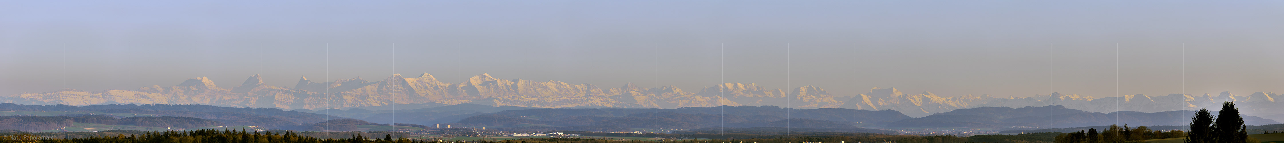 P015862: Panoramafoto Berner Alpen vom Mittelland aus