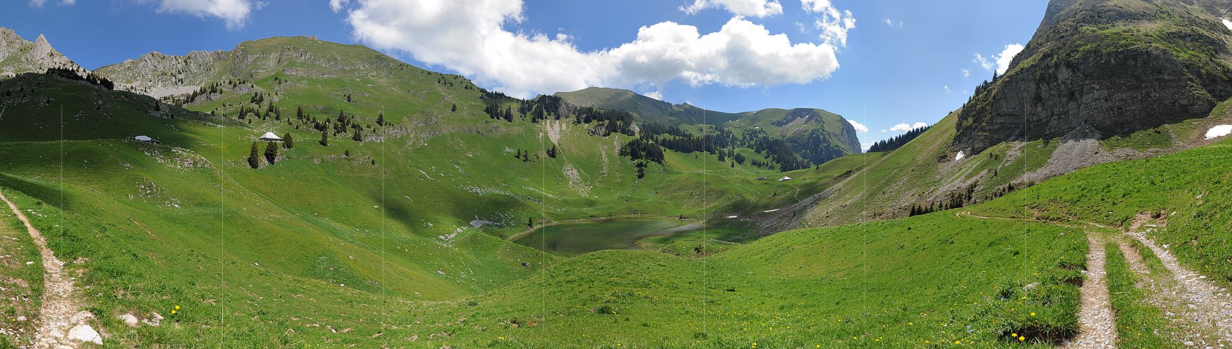 P016291: Panoramafoto Grüne und liebliche Berglandschaft in den Voralpen