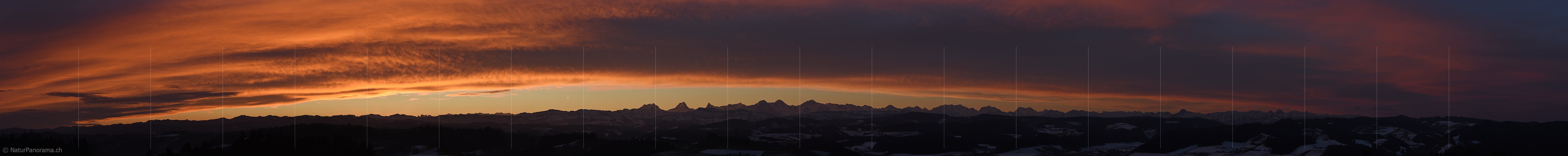 P017417: Panoramafoto Morgenstimmung über dem Emmental und den Berner Alpen