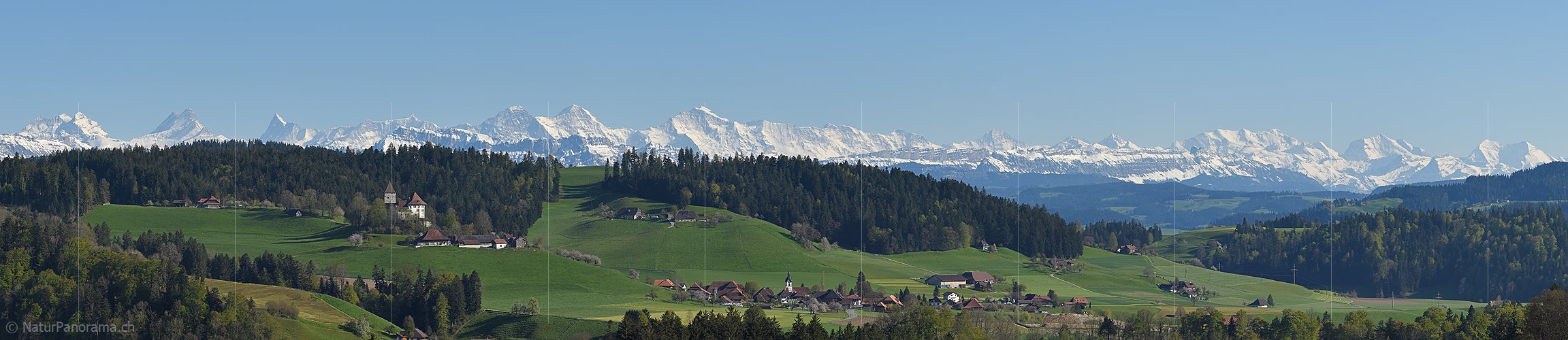 P017661d: Alpenpanorama mit Schloss vom Emmental aus