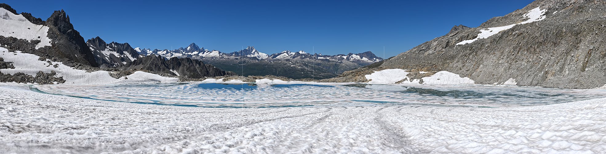 P018344: Bergpanorama Chüebodengletscher, Gletschersee und östliche Berner Alpen