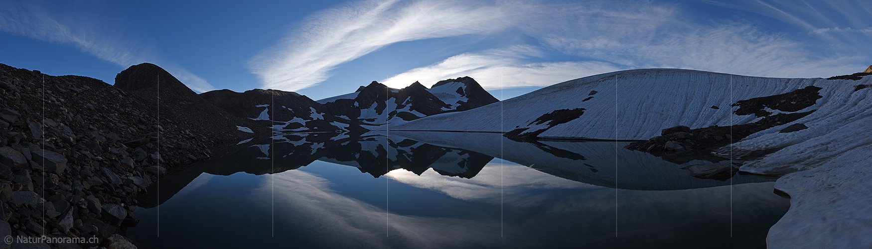 P018381: Panoramabild Spiegelung in Bergsee (Morgenstimmung)