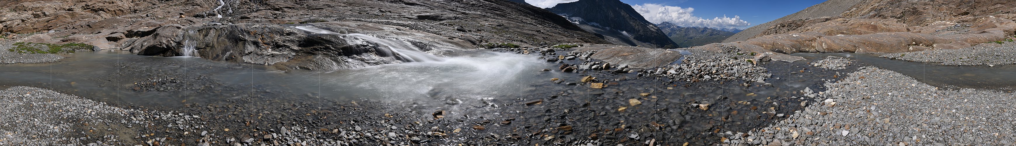 P018422: Panoramafoto Wasser und Gletscherschliff (Langzeitbelichtung)