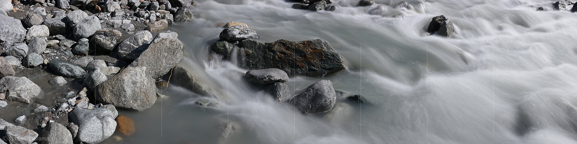 P018548: Panoramafoto Gletscherbach (Langzeitbelichtung)